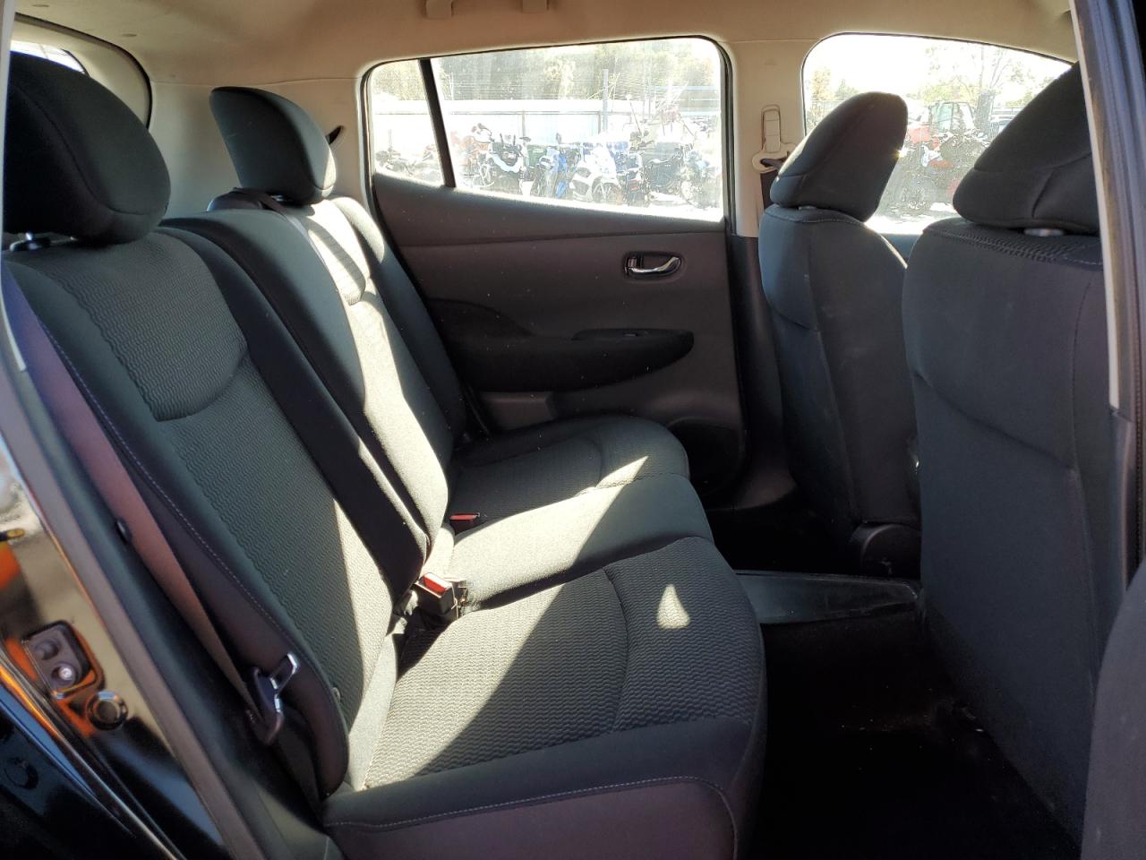 2015 Nissan Leaf - Image 10