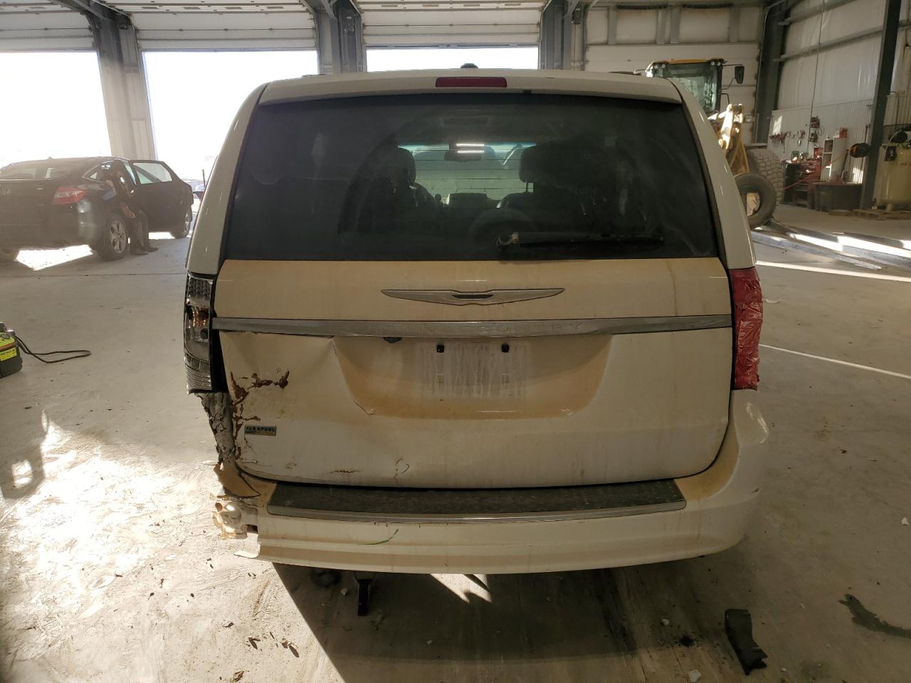 2016 Chrysler Town & Country - Image 6