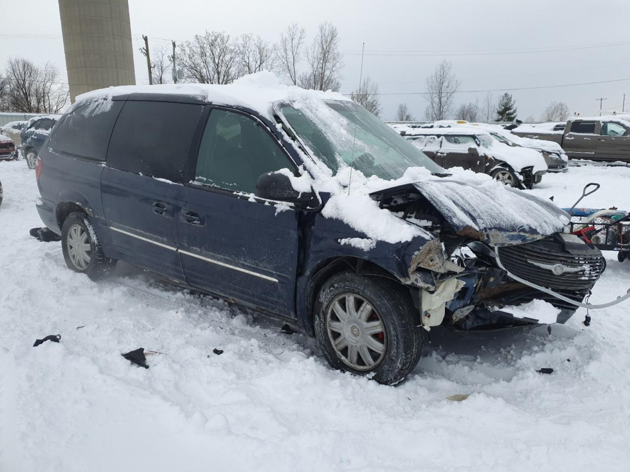 2004 Chrysler Town & Country - Image 4