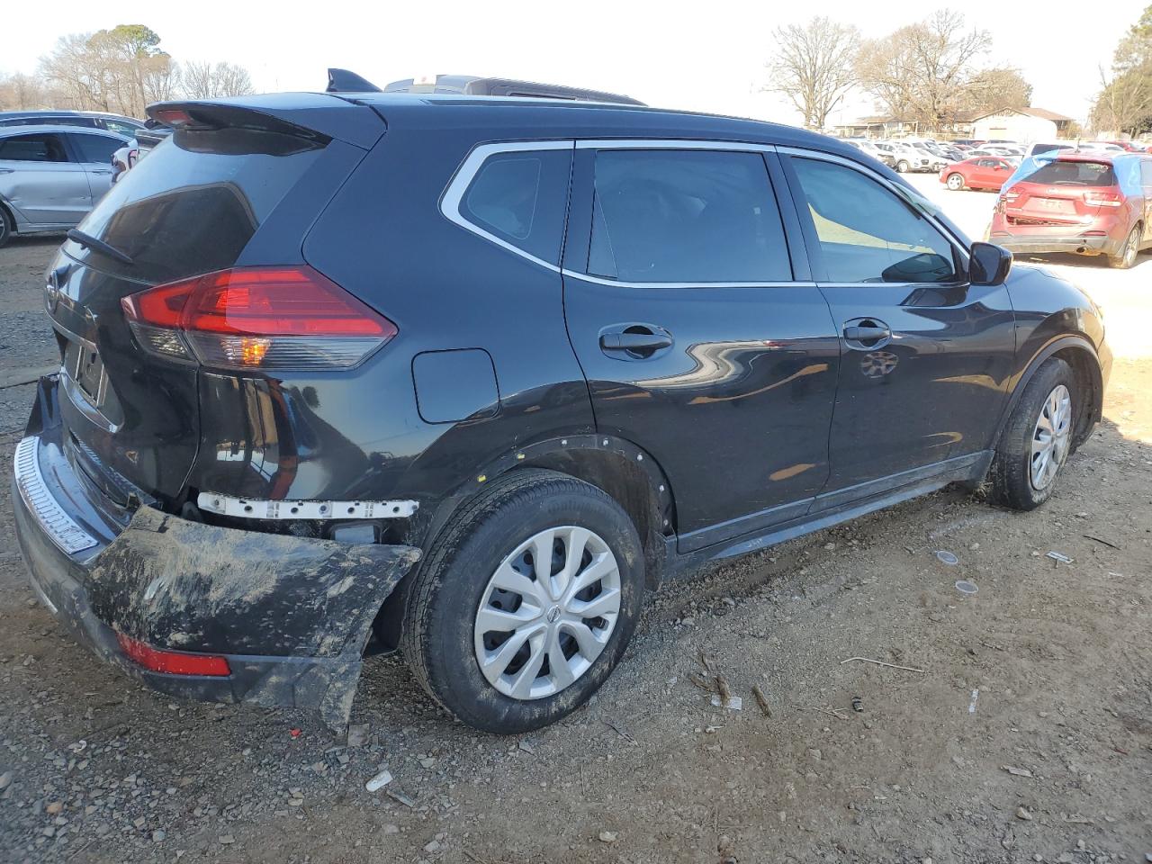 2017 Nissan Rogue - Image 3