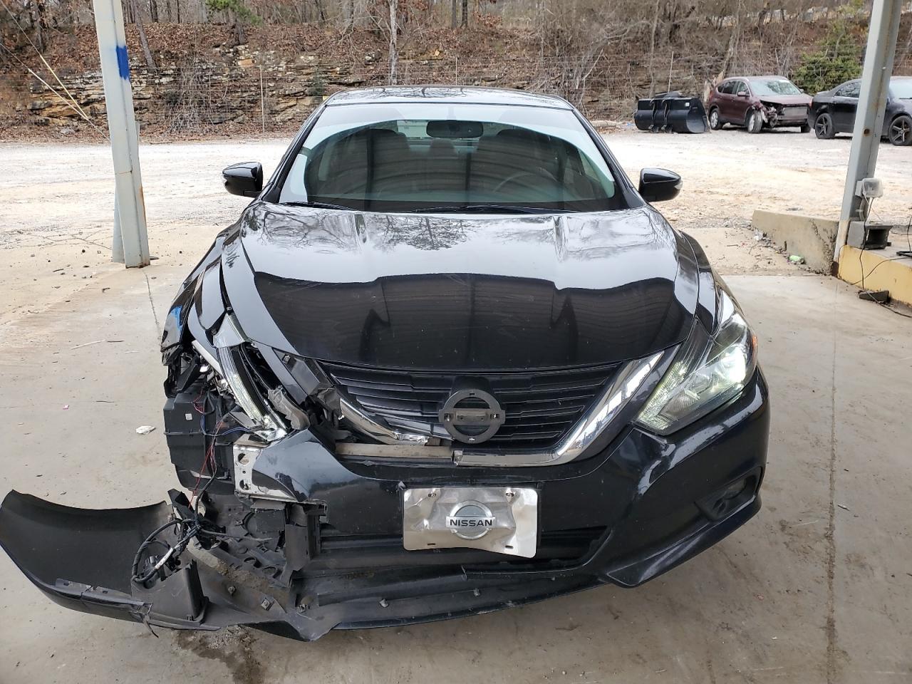 2017 Nissan Altima - Image 5