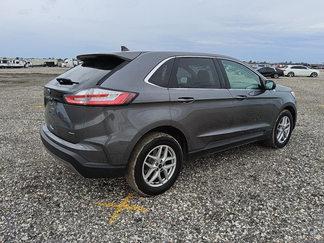 2022 Ford Edge - Image 3