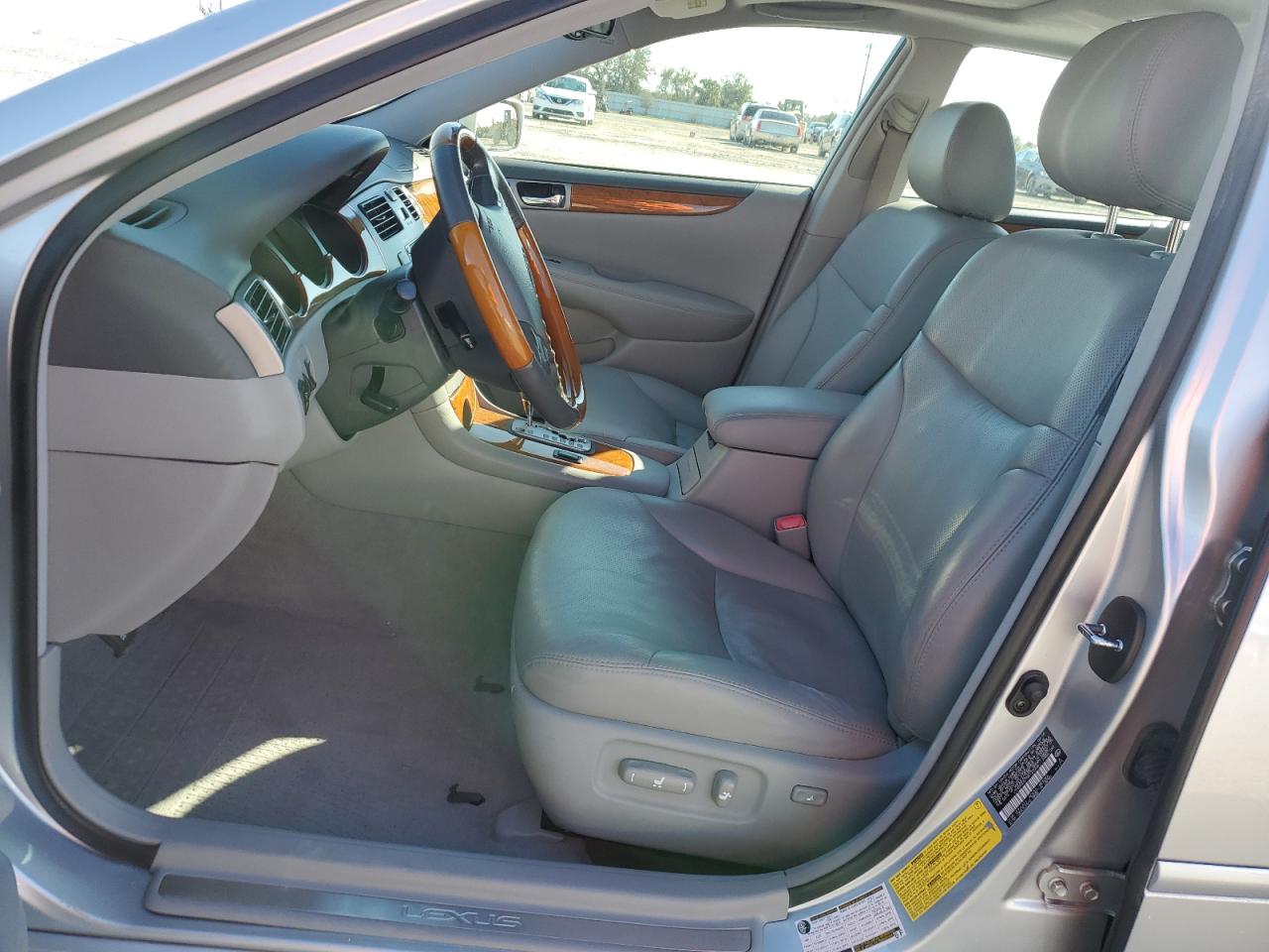 2005 Lexus ES - Image 7