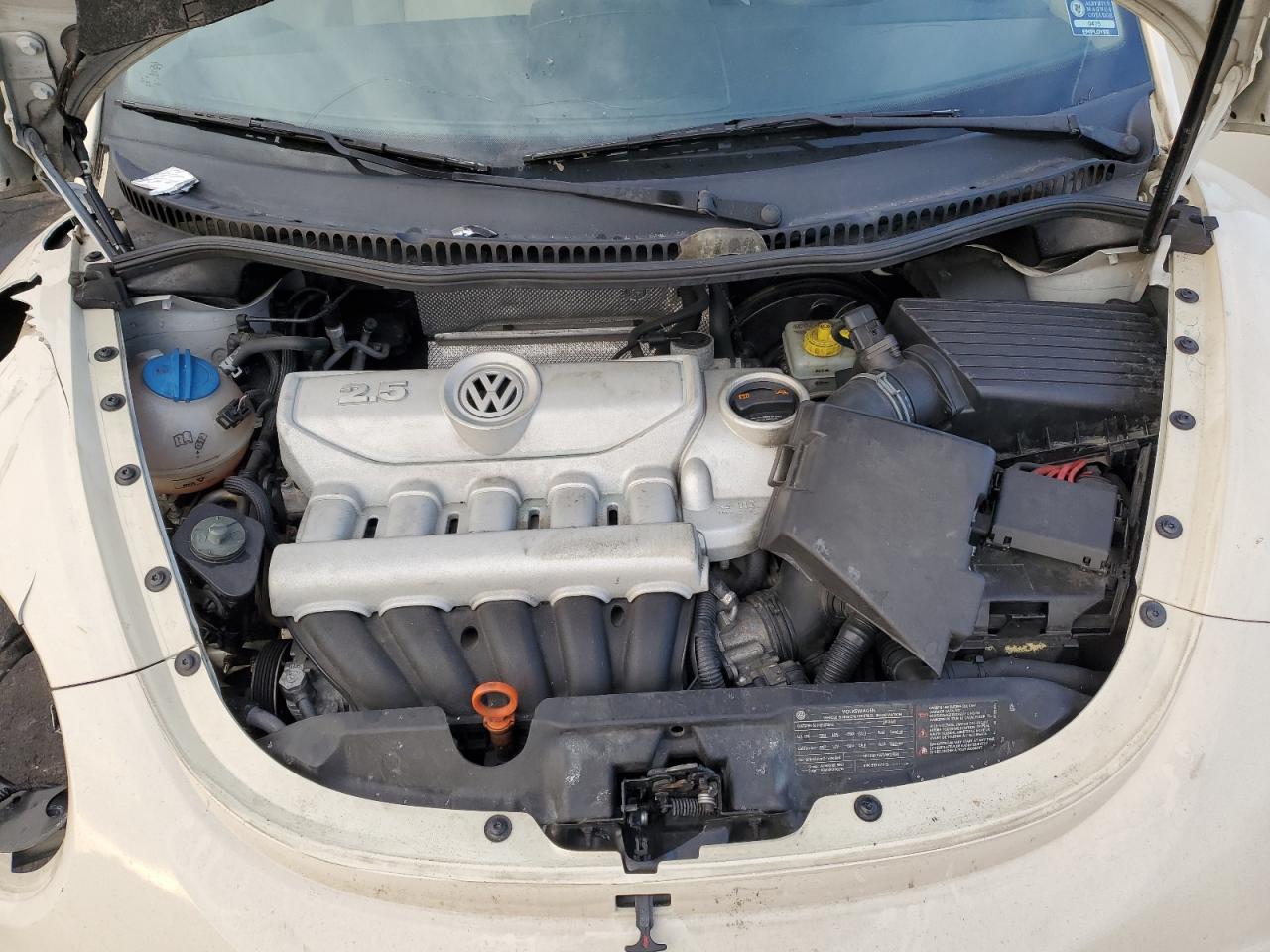 2010 Volkswagen Beetle - Image 13