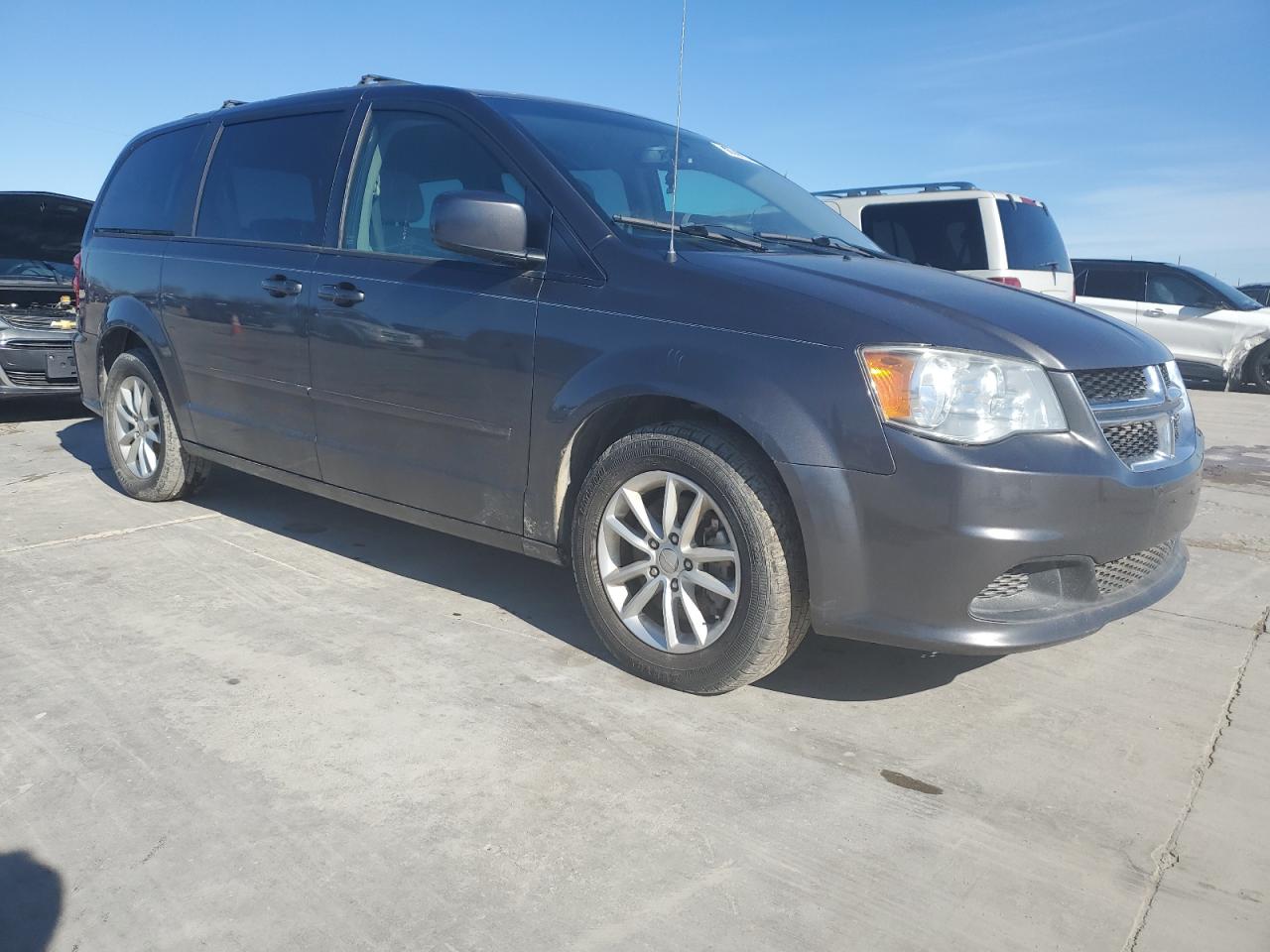 VIN 2C4RDGCG9FR625332 2015 DODGE CARAVAN no.4