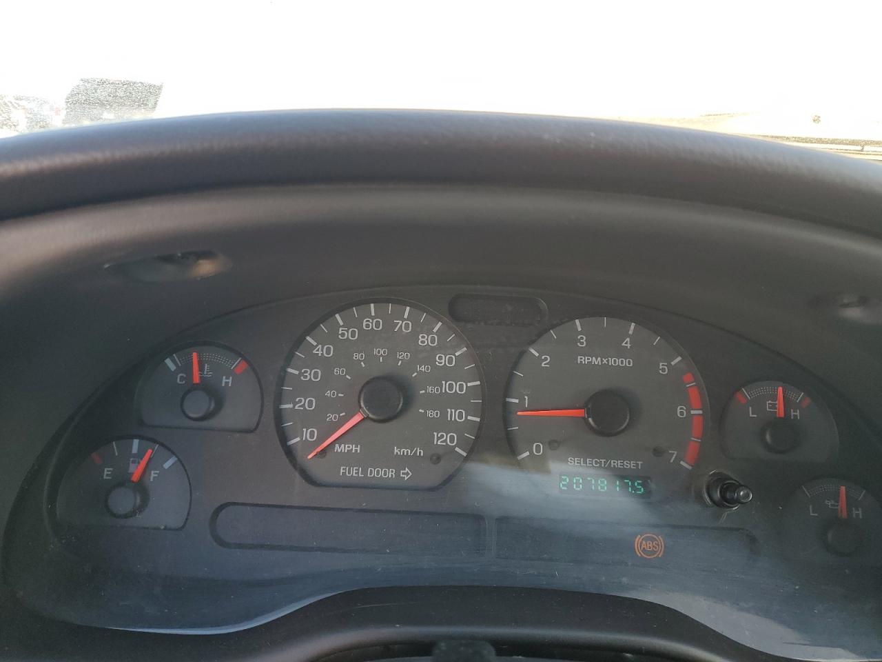 2000 Ford Mustang - Image 9