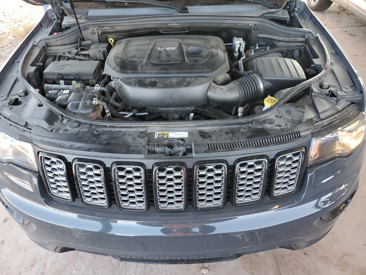 2017 Jeep Grand Cherokee - Image 13