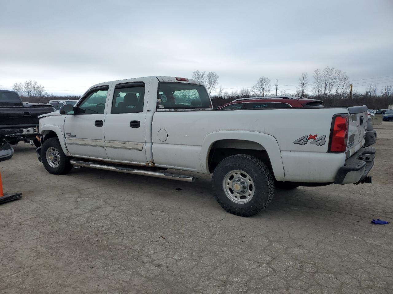 2005 Chevrolet Silverado - Image 2