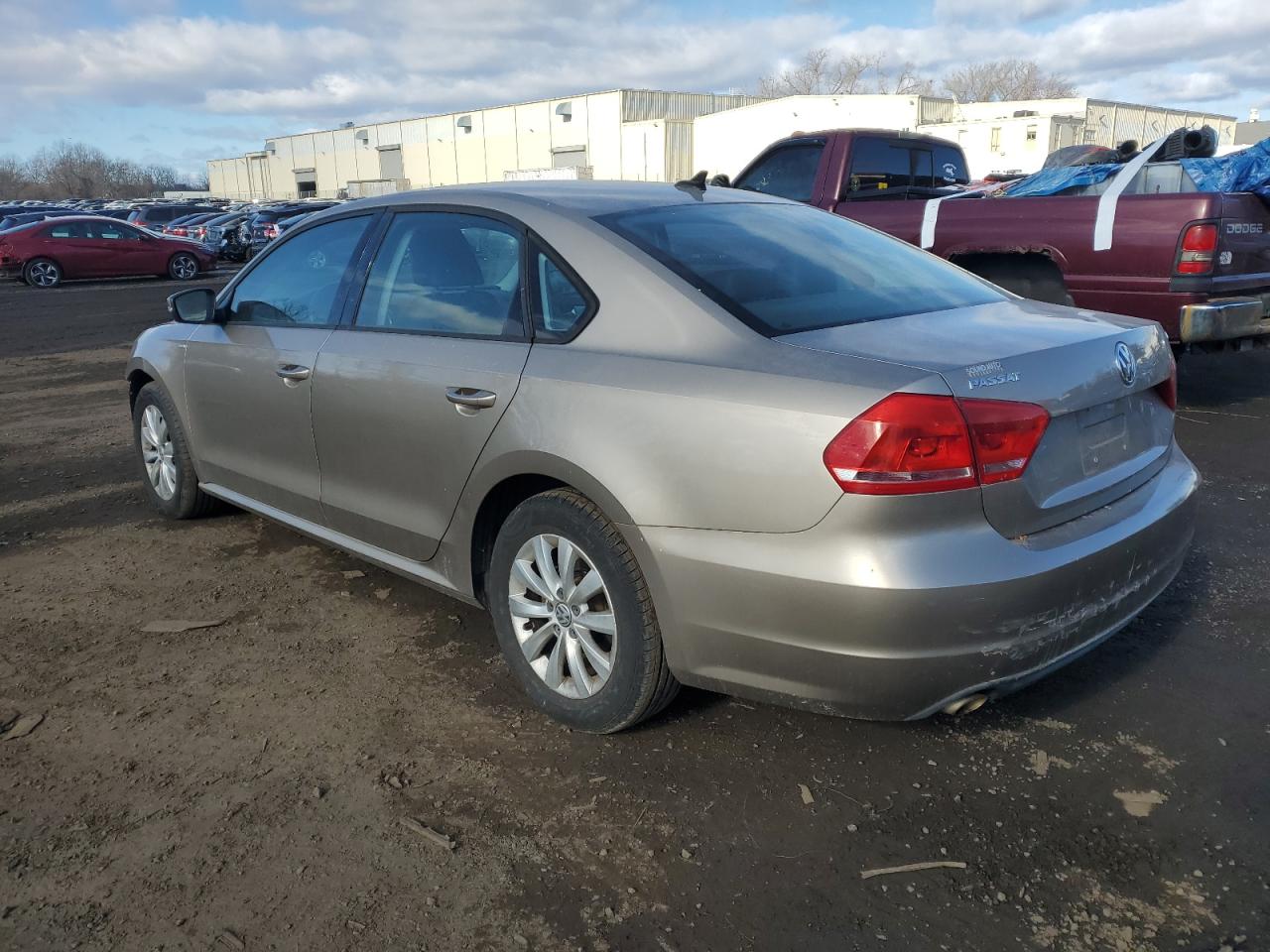 2015 Volkswagen Passat - Image 2