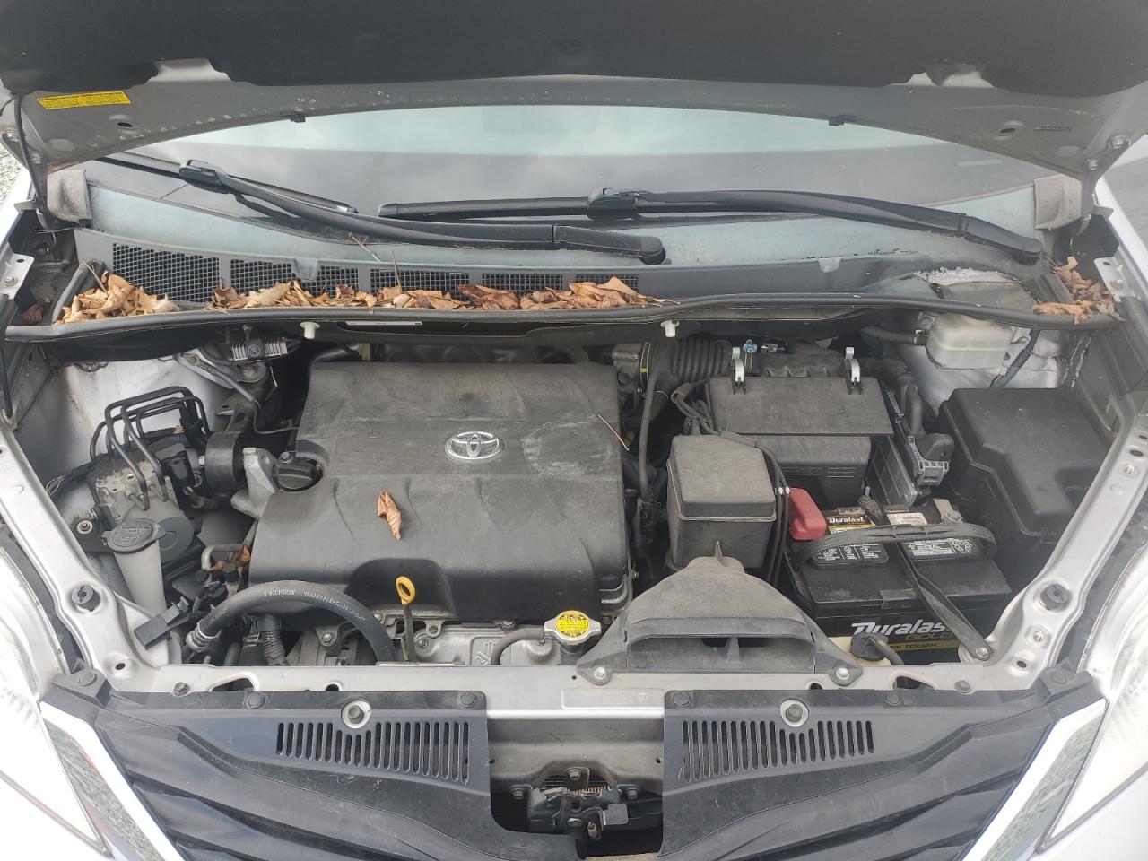 2012 Toyota Sienna - Image 12