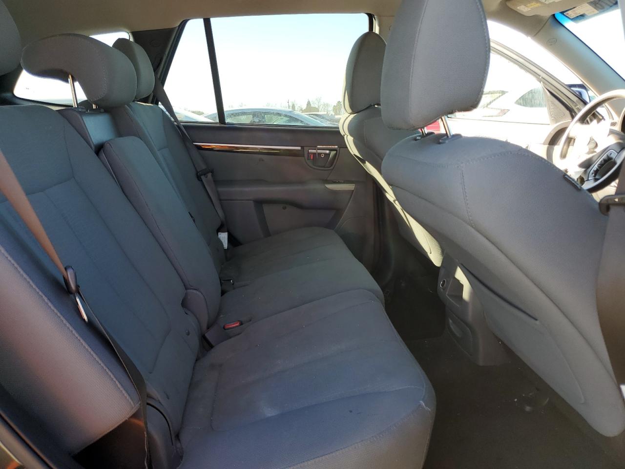 2012 Hyundai Santa Fe - Image 11