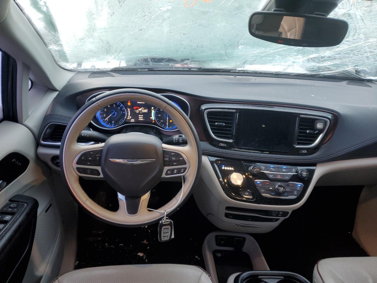 2017 Chrysler Pacifica - Image 8