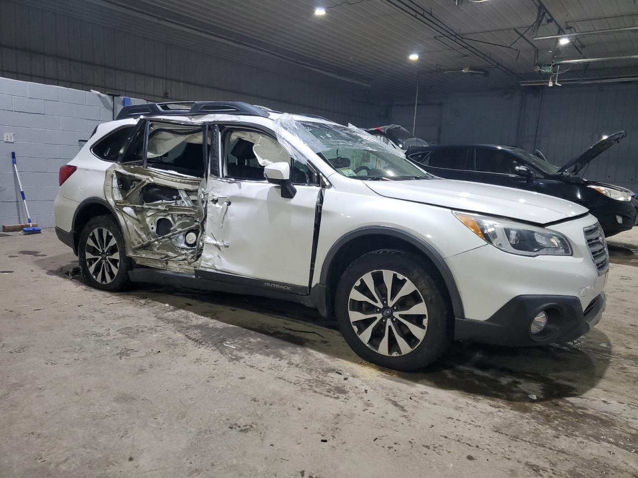 2016 Subaru Outback - Image 4