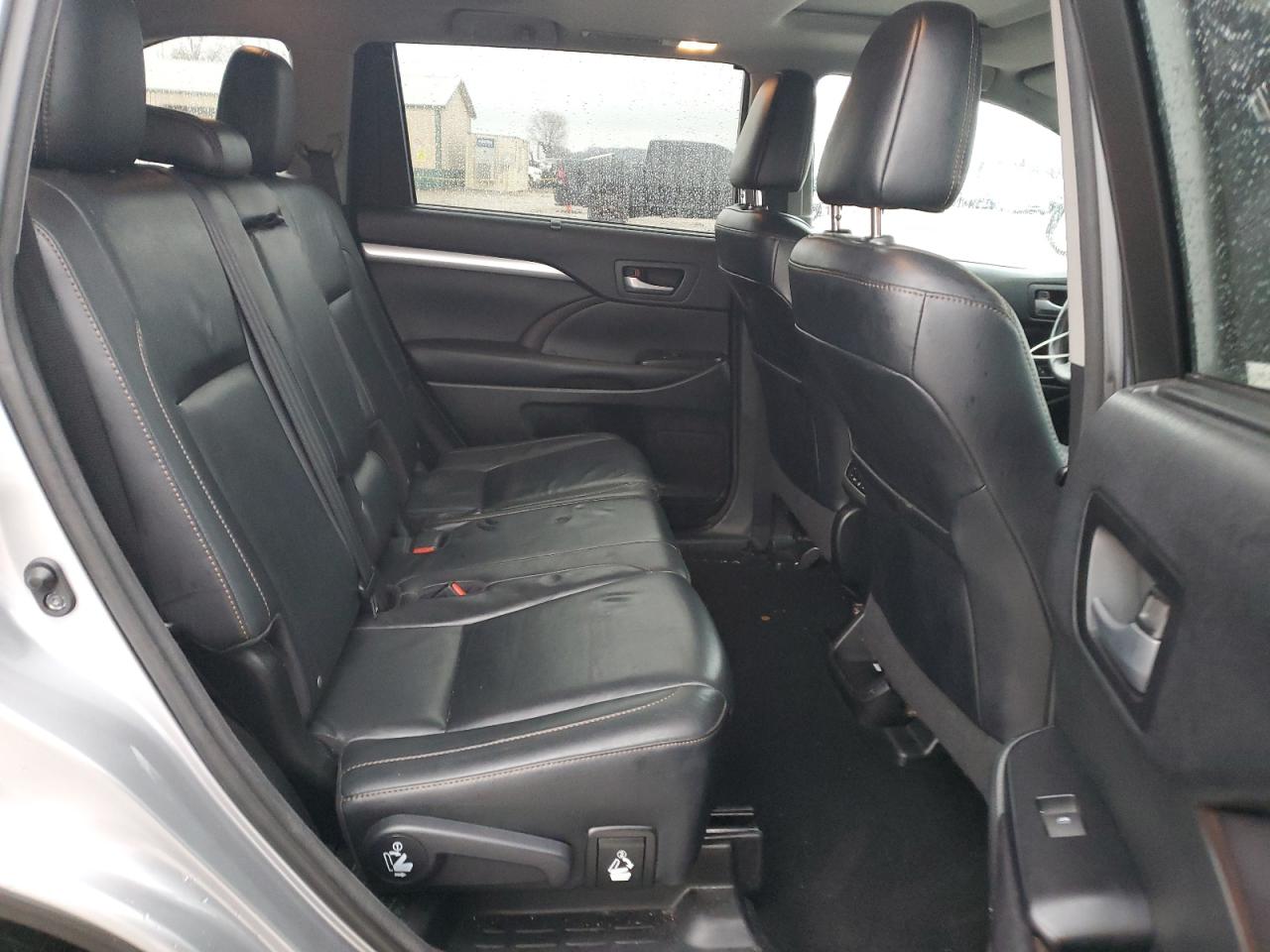 2016 Toyota Highlander - Image 10
