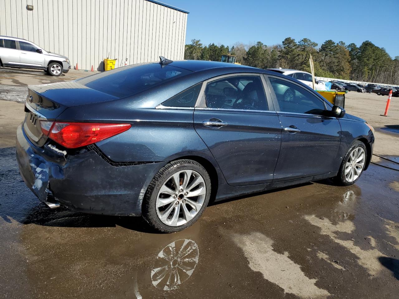 2011 Hyundai Sonata - Image 3