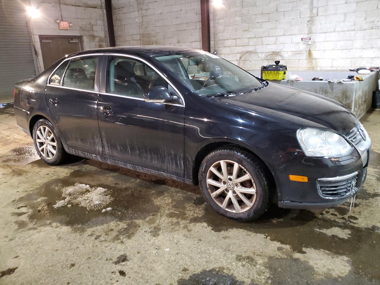 2010 Volkswagen Jetta - Image 4