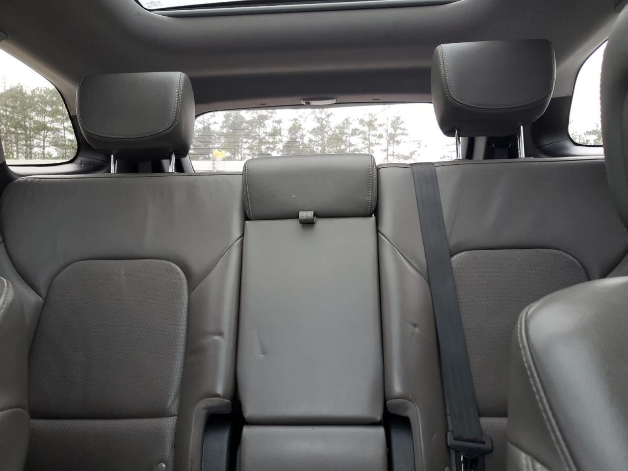 2016 Hyundai Santa Fe - Image 10