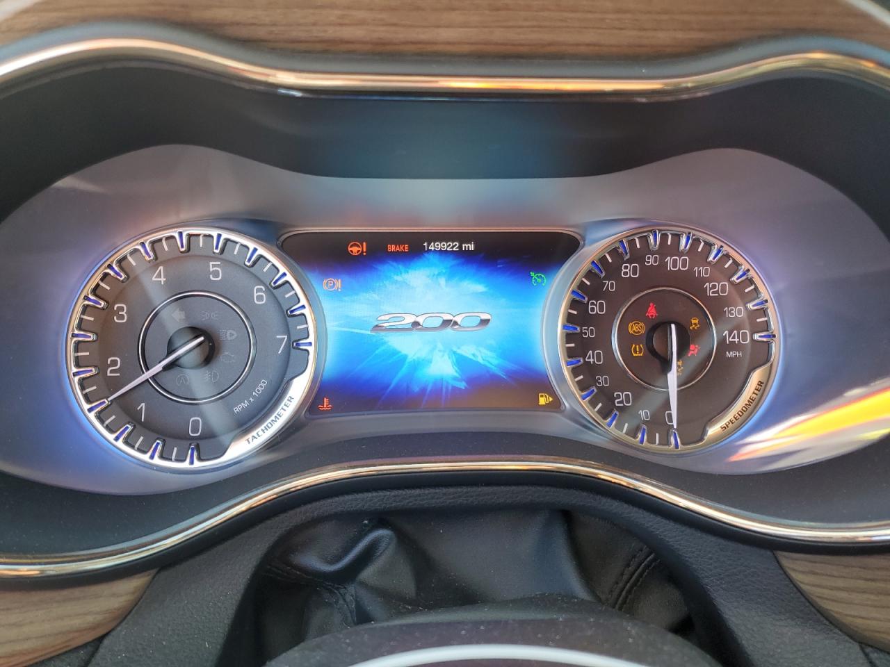 2015 Chrysler 200 - Image 9