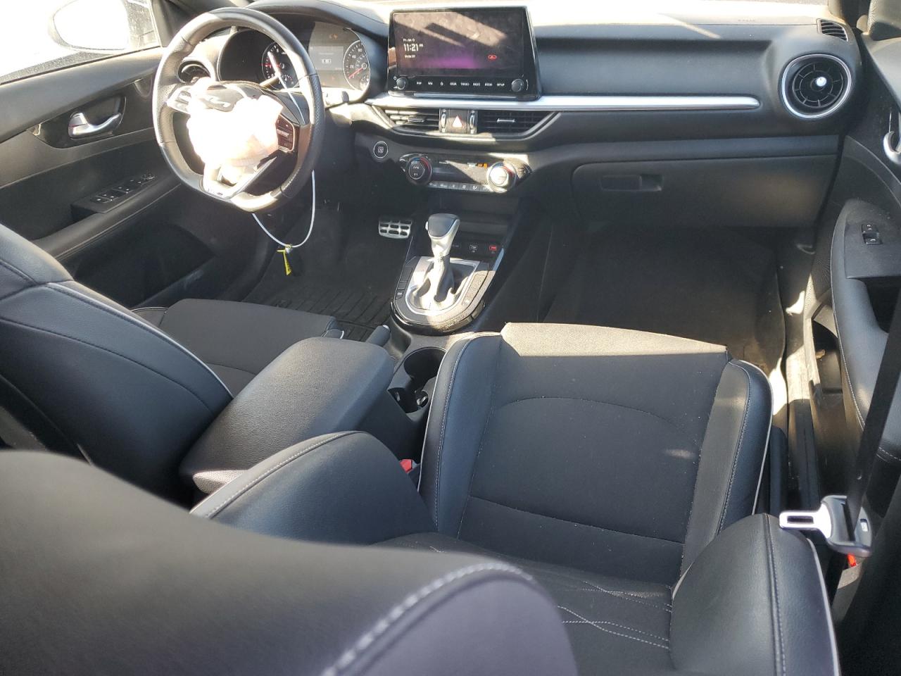 2023 Kia Forte - Image 8