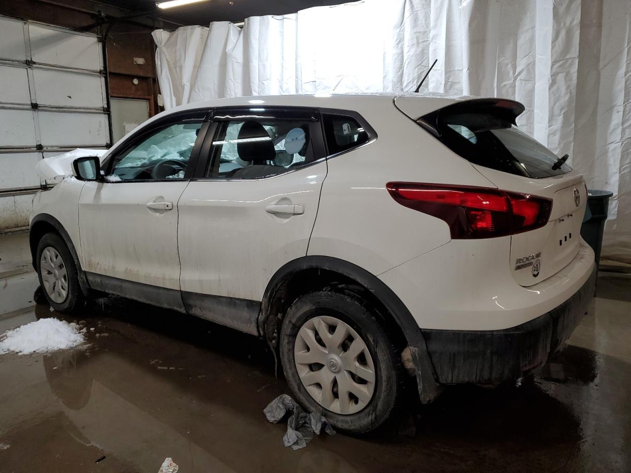 2017 Nissan Rogue - Image 2