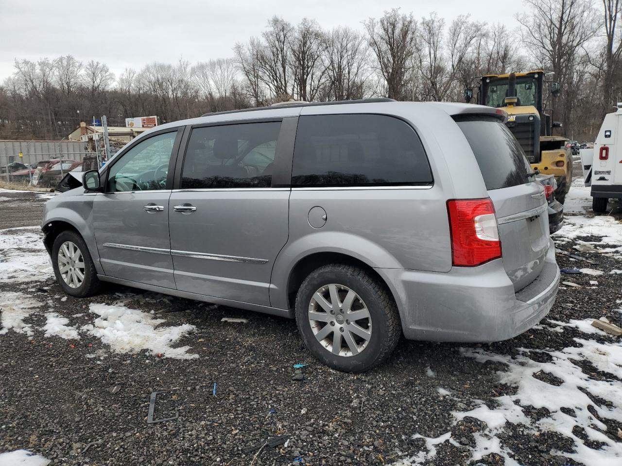 2016 Chrysler Town & Country - Image 2