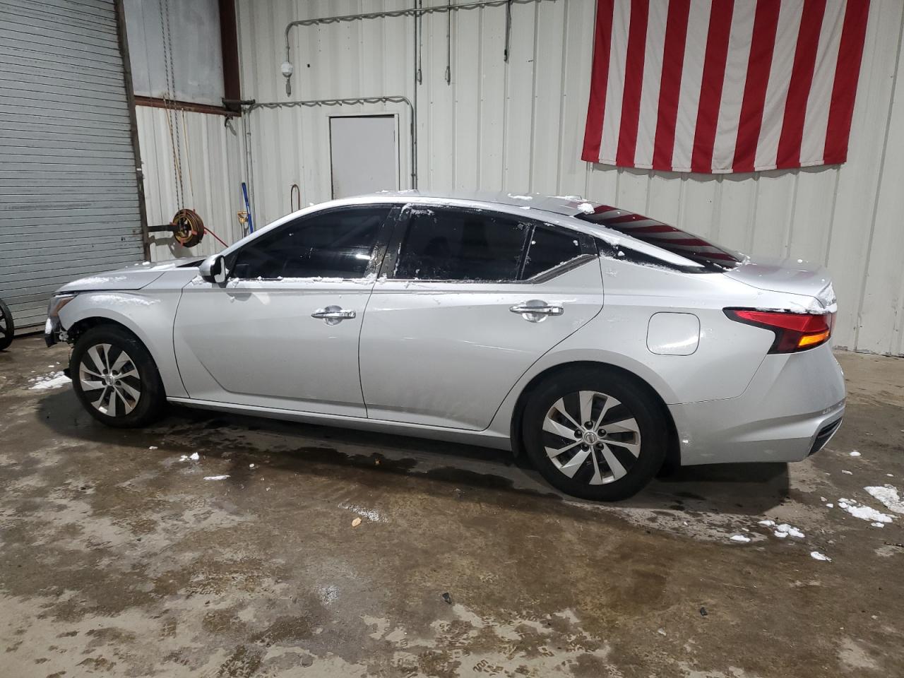 2020 Nissan Altima - Image 2