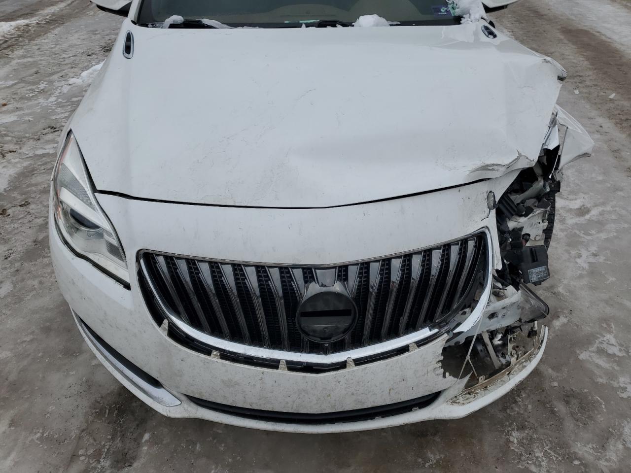 2015 Buick Regal - Image 11