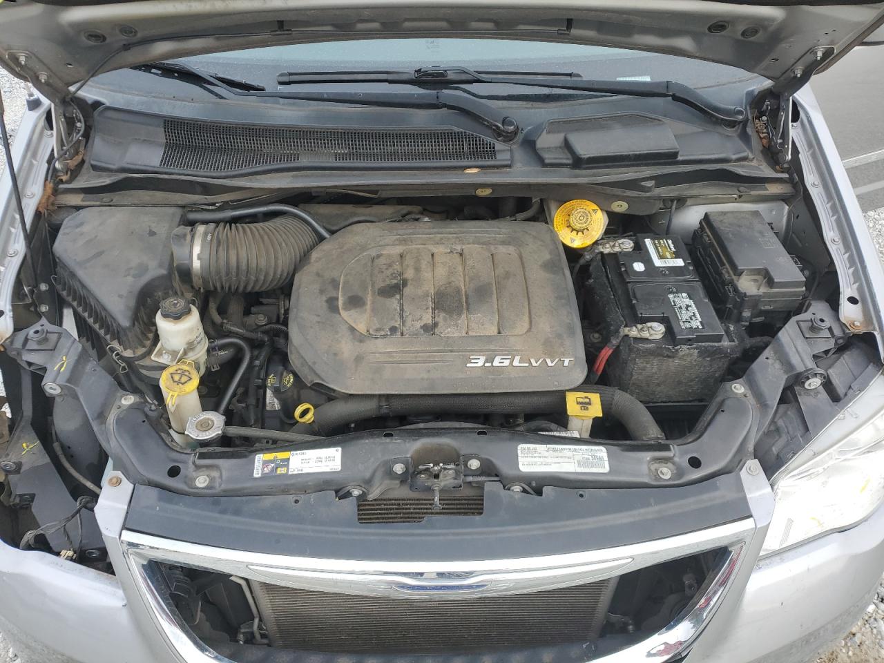 2016 Chrysler Town & Country - Image 12