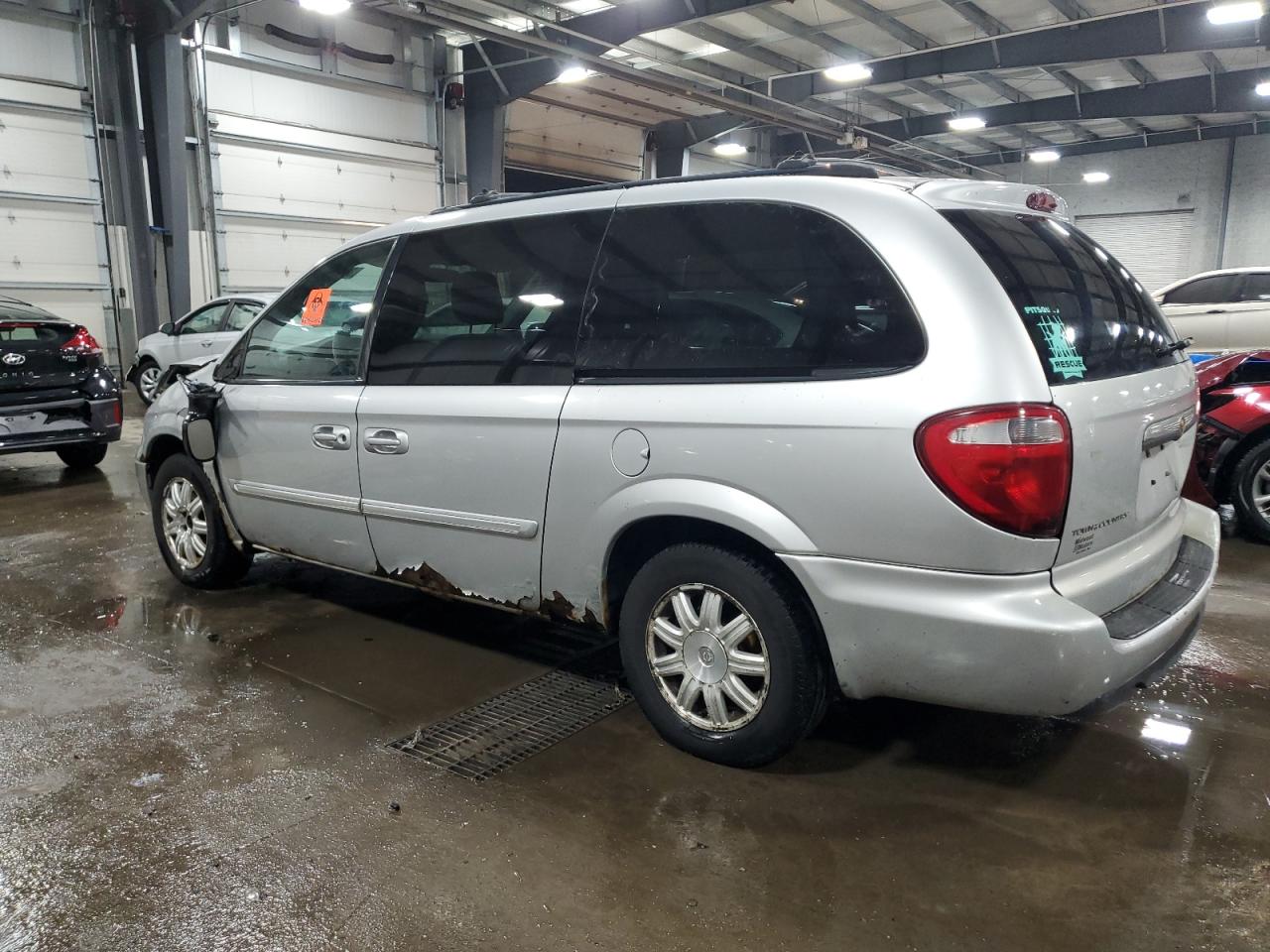 2006 Chrysler Town & Country - Image 2