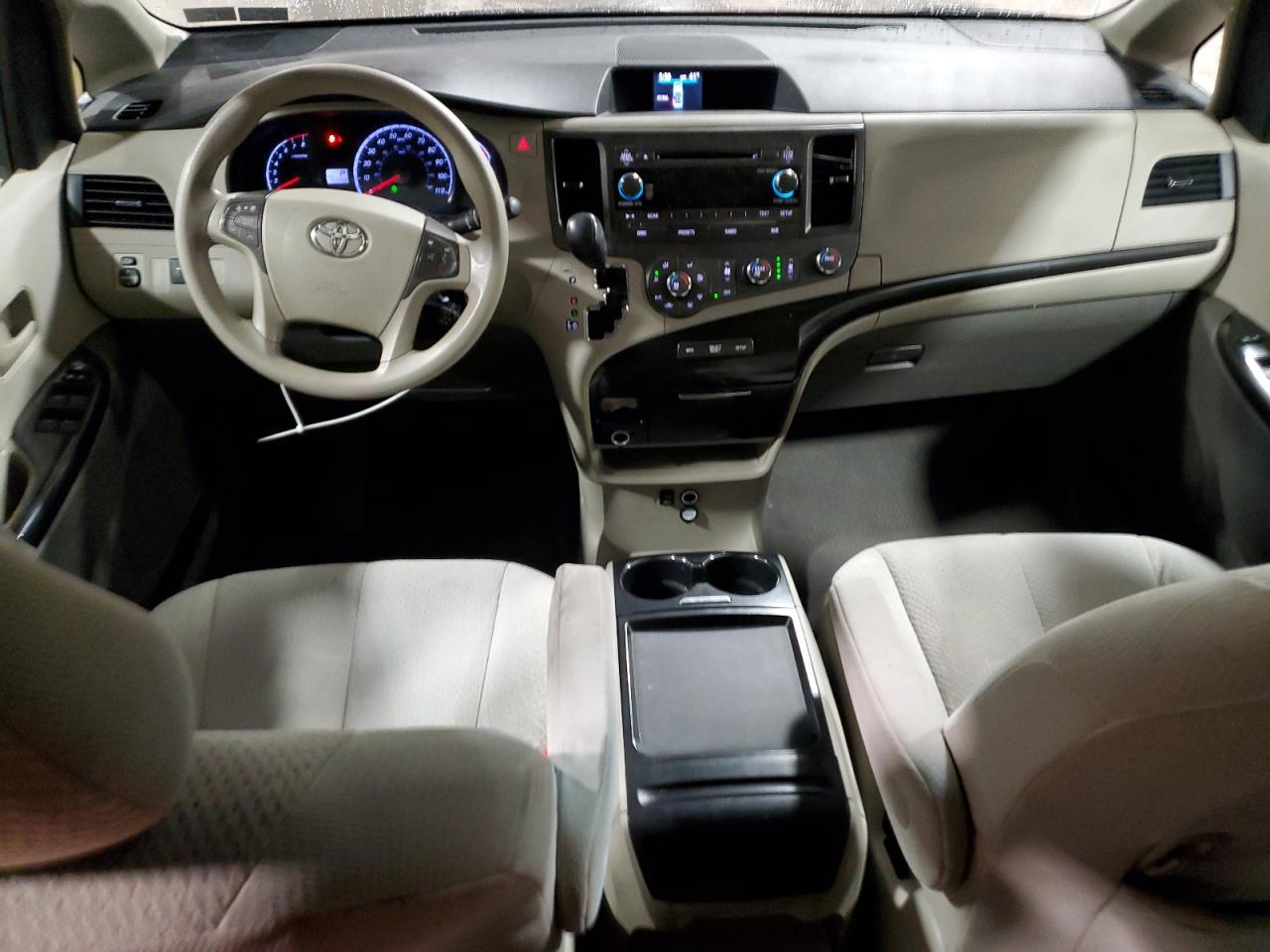 2011 Toyota Sienna - Image 8