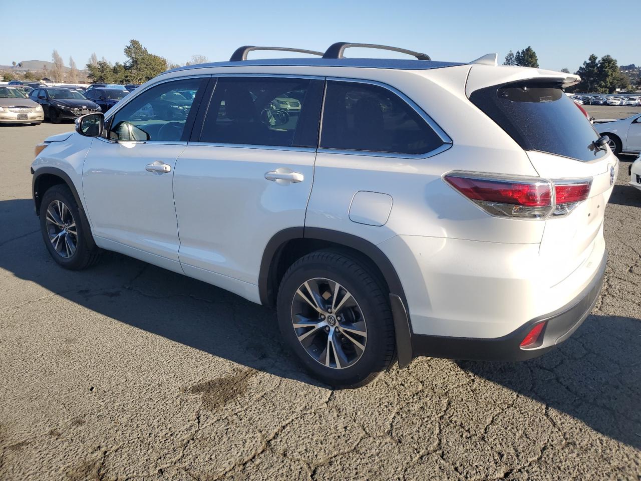 2016 Toyota Highlander - Image 2