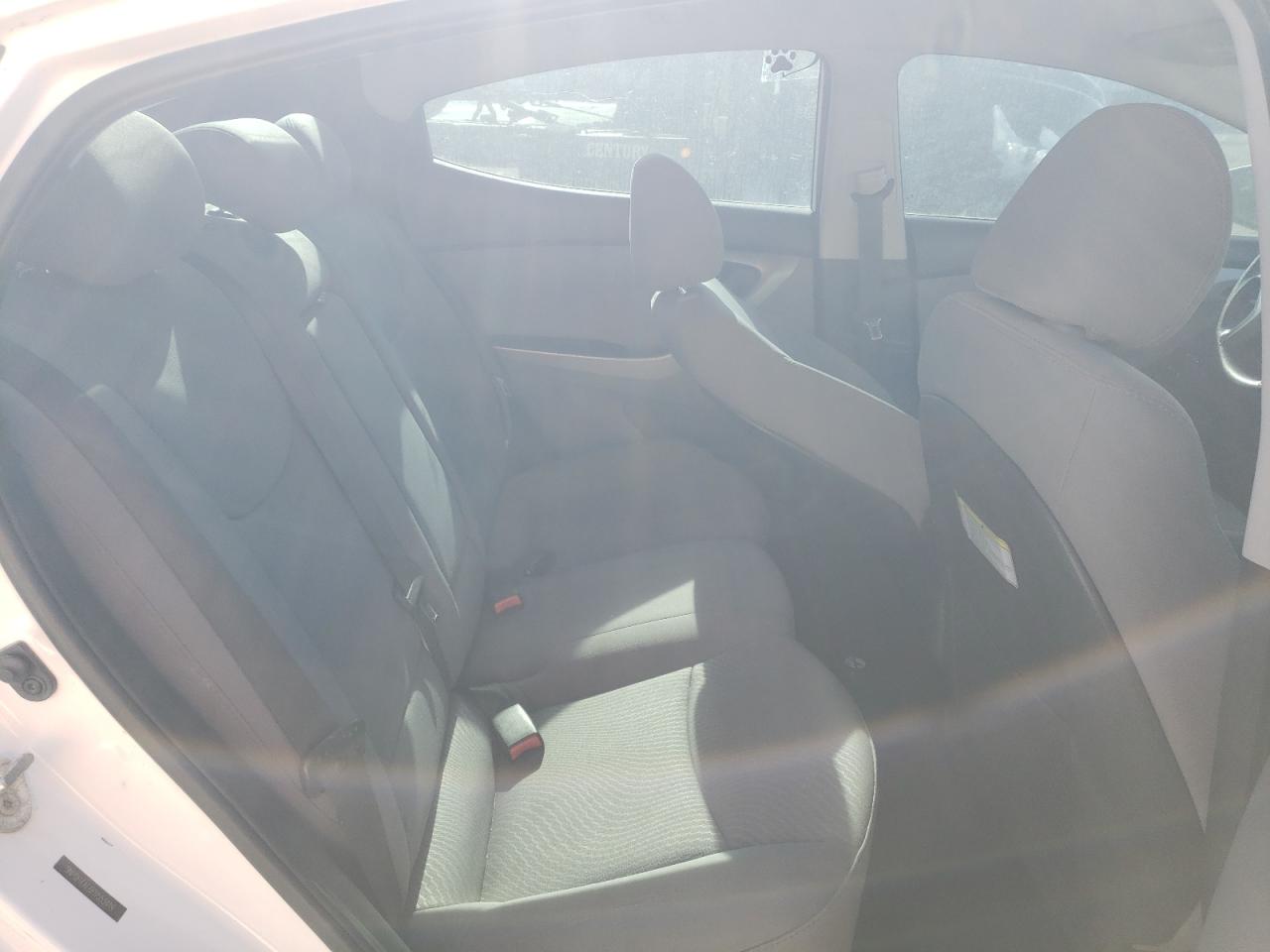 2015 Hyundai Elantra - Image 10
