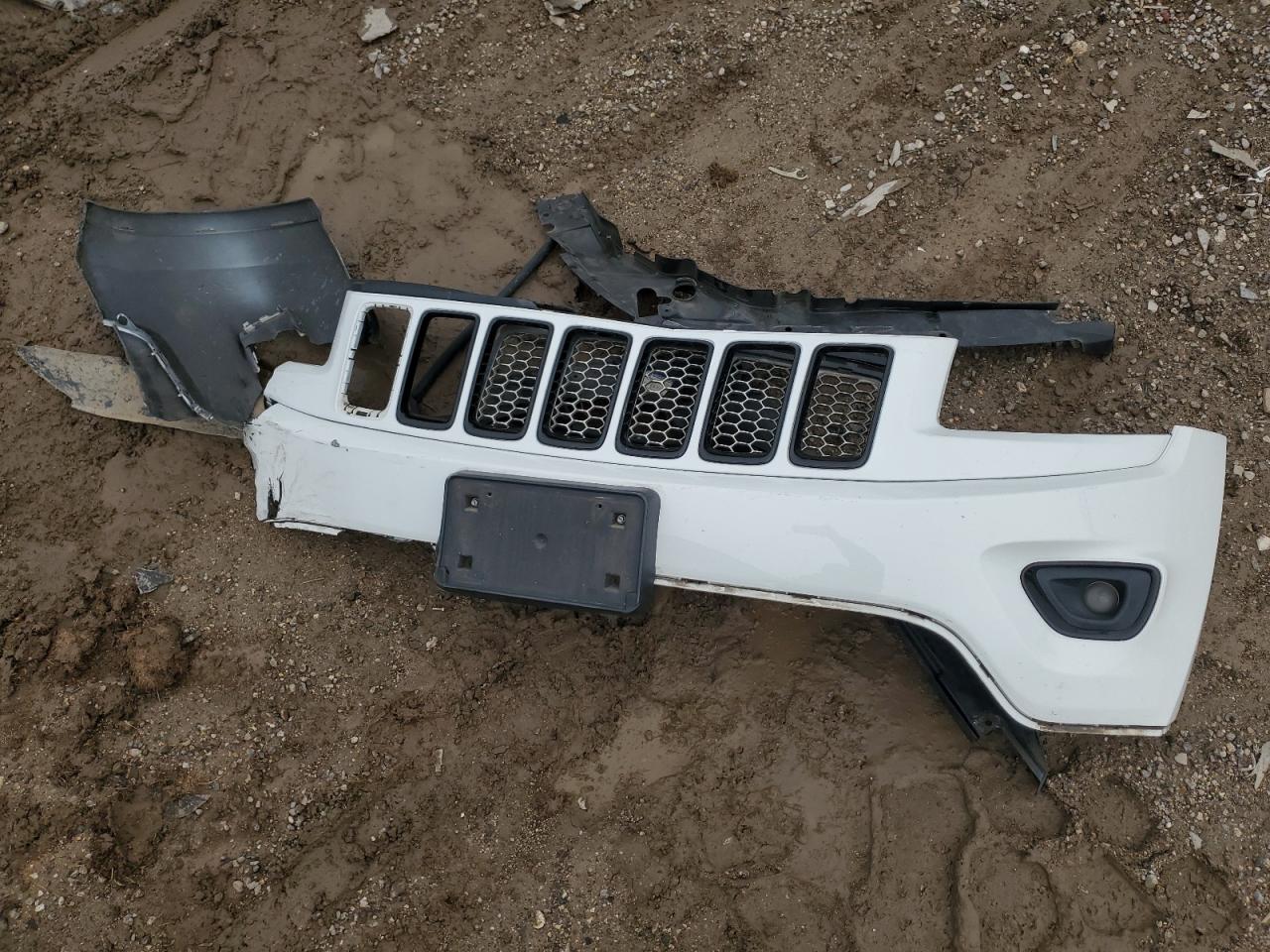 2015 Jeep Grand Cherokee - Image 12