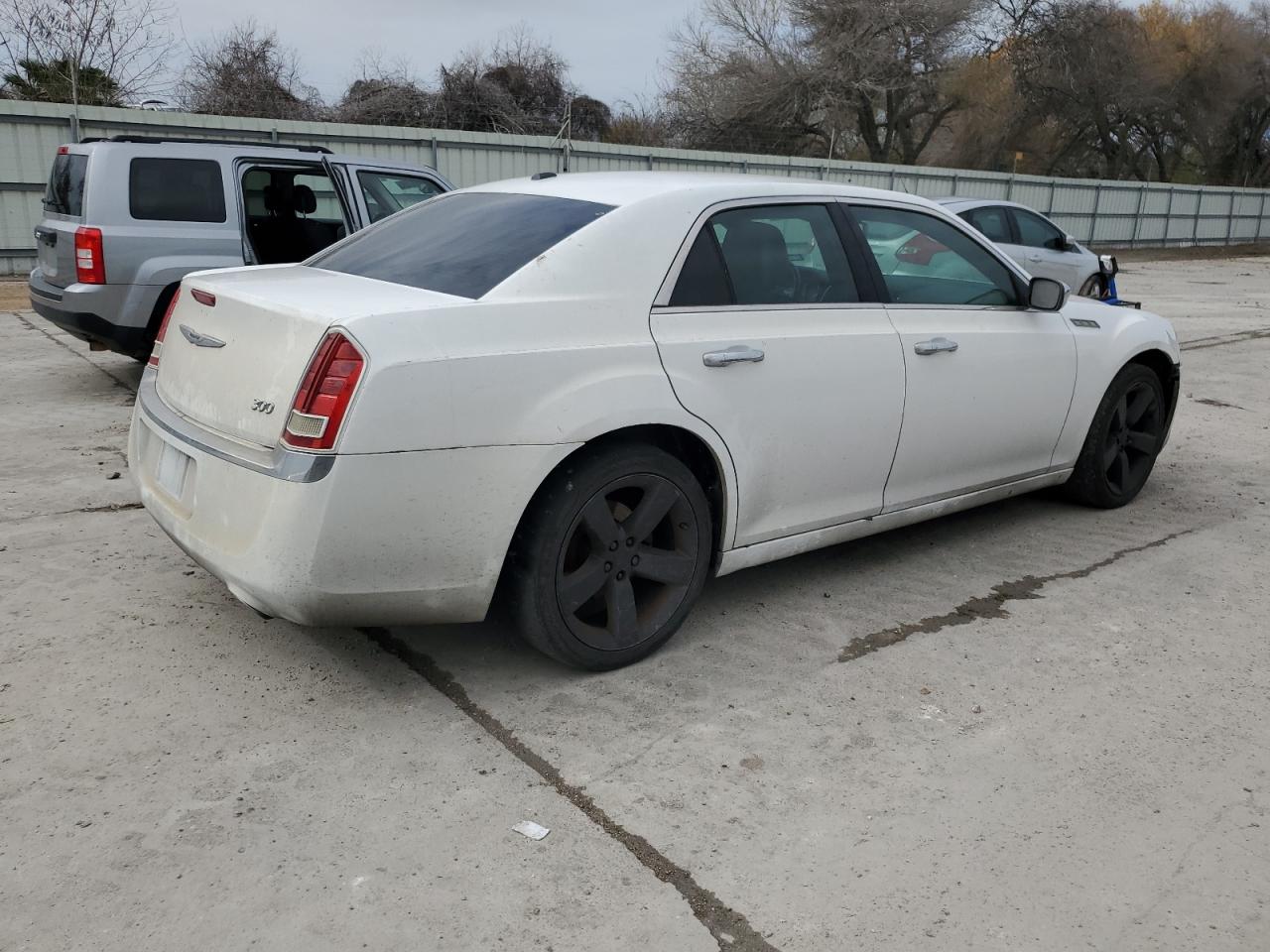 2011 Chrysler 300 - Image 3