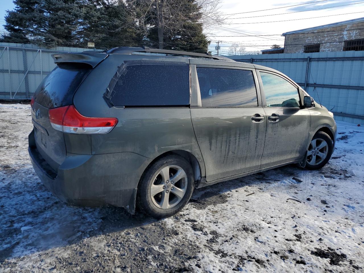 2012 Toyota Sienna - Image 3