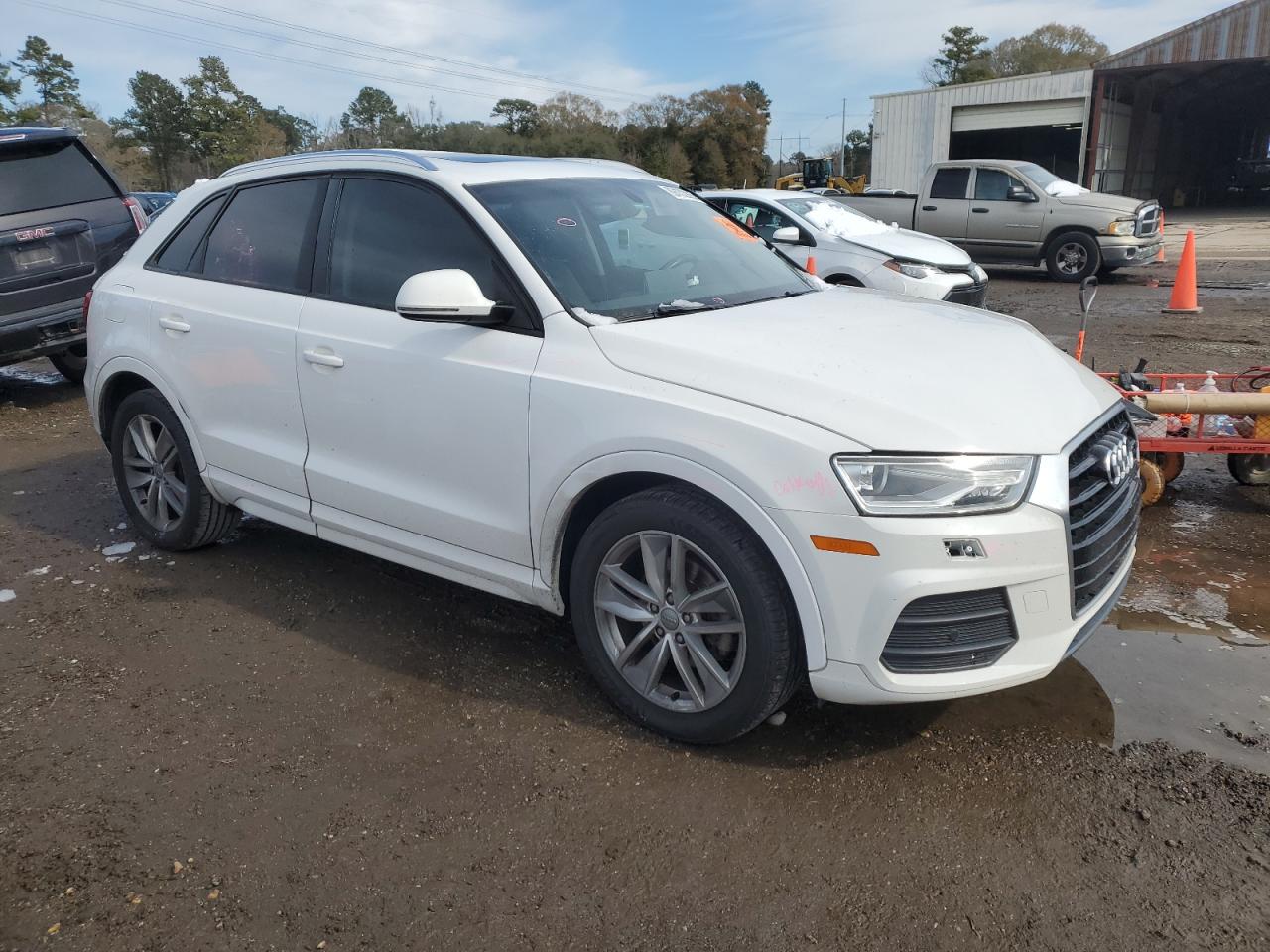 2017 Audi Q3 - Image 4