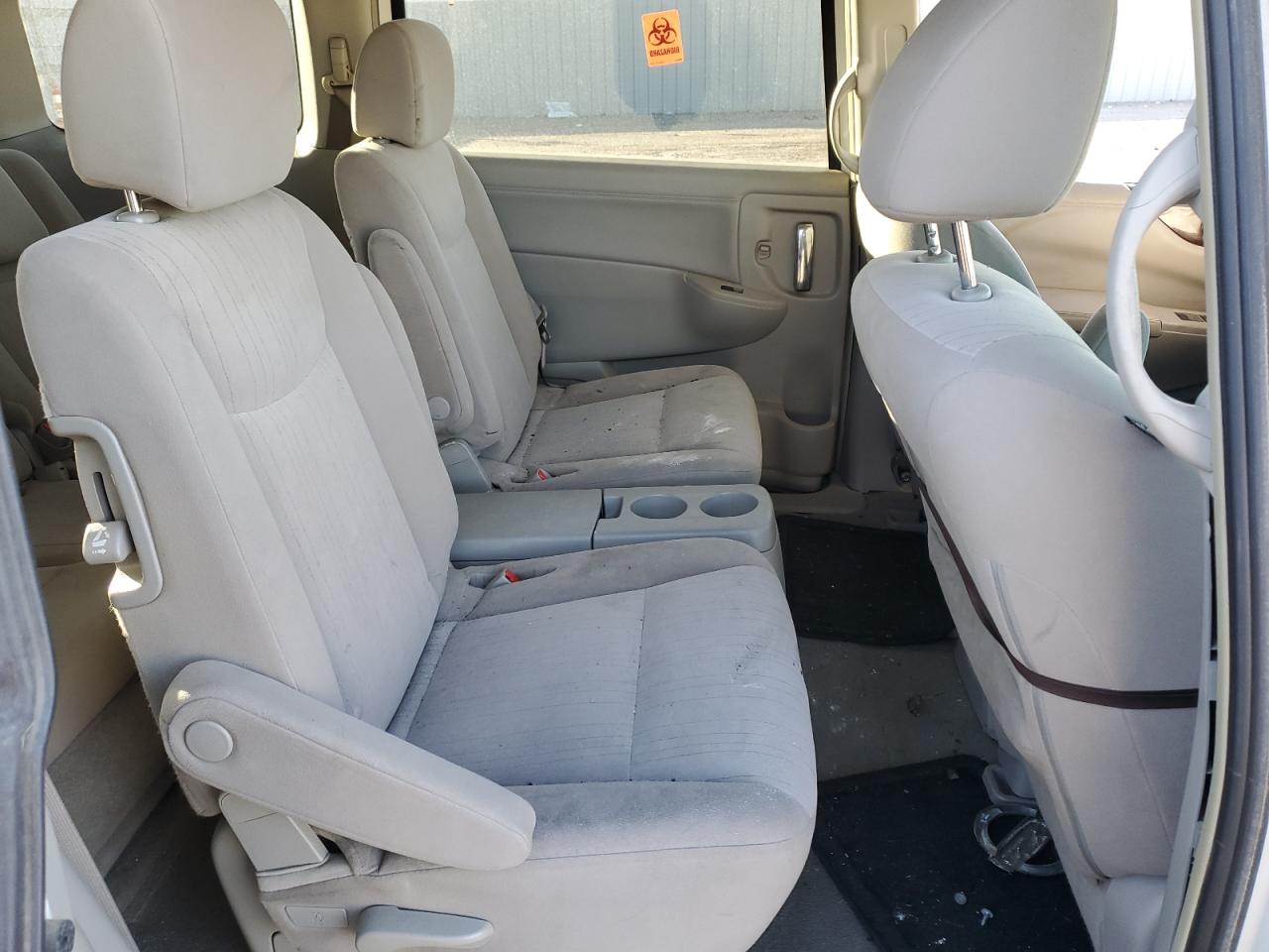2016 Nissan Quest - Image 11