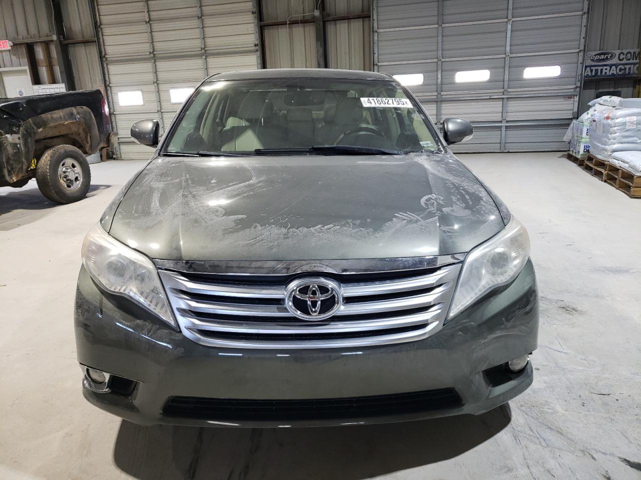 2011 Toyota Avalon - Image 5