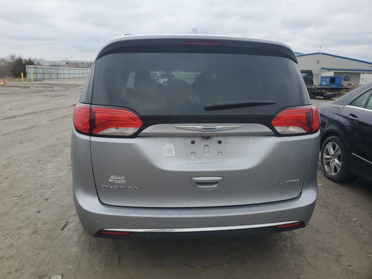 2018 Chrysler Pacifica - Image 6