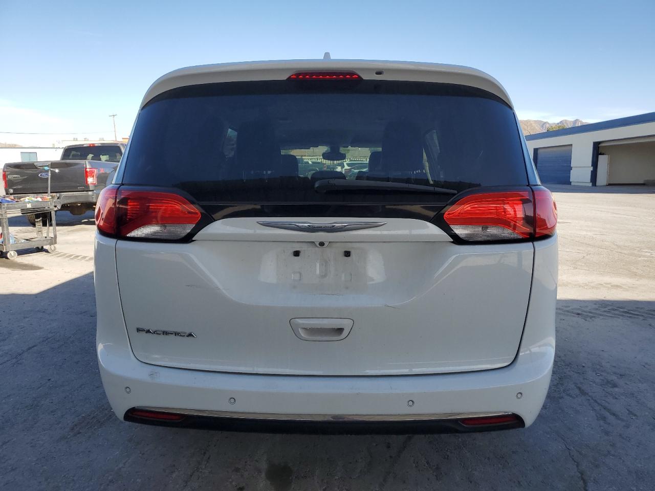 2017 Chrysler Pacifica - Image 6