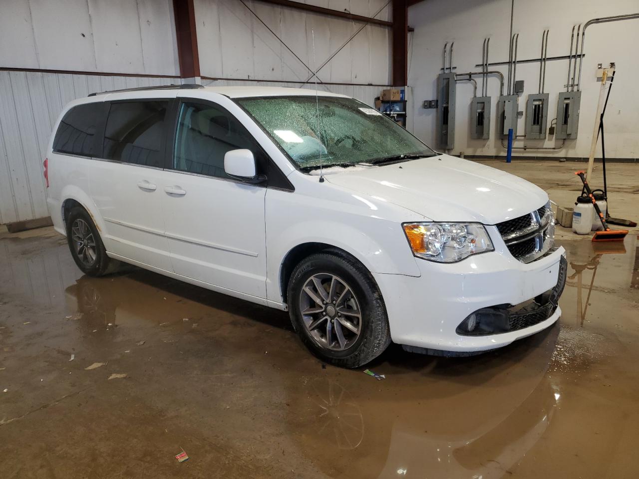 2017 Dodge Caravan - Image 4
