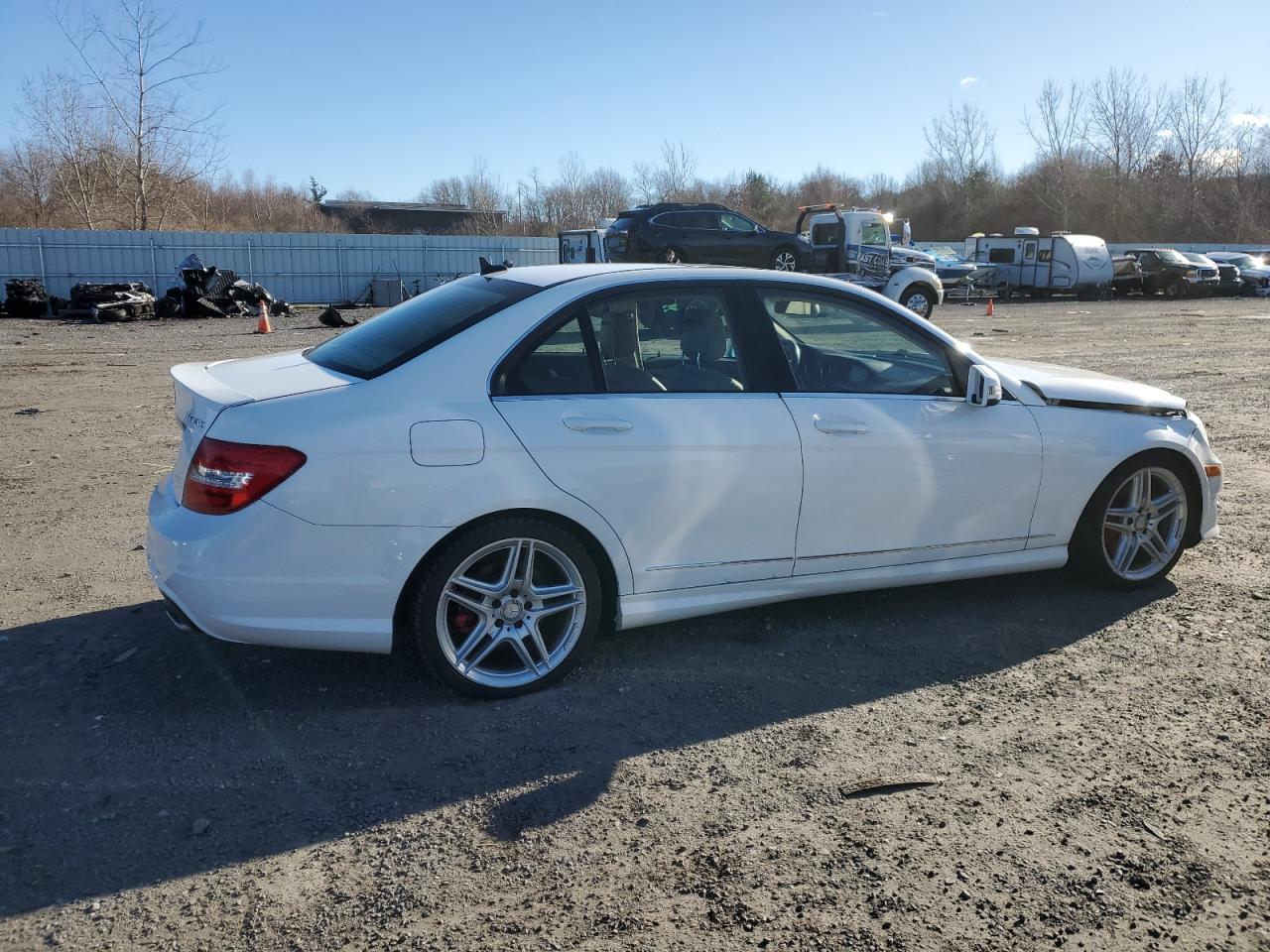 VIN WDDGF8AB5DR245685 2013 MERCEDES-BENZ C-CLASS no.3