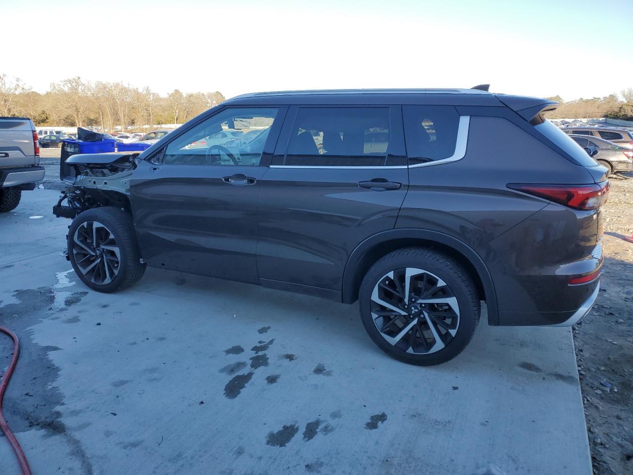 2024 Mitsubishi Outlander - Image 2