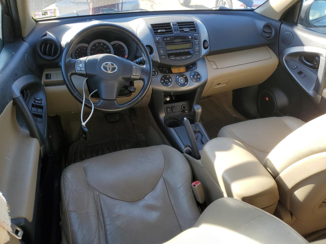 2011 Toyota RAV 4 - Image 8