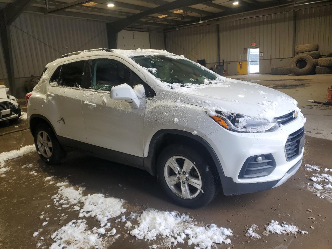 VIN 3GNCJPSB9HL139745 2017 CHEVROLET TRAX no.4