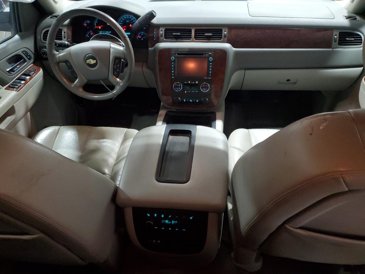 2014 Chevrolet Suburban - Image 8