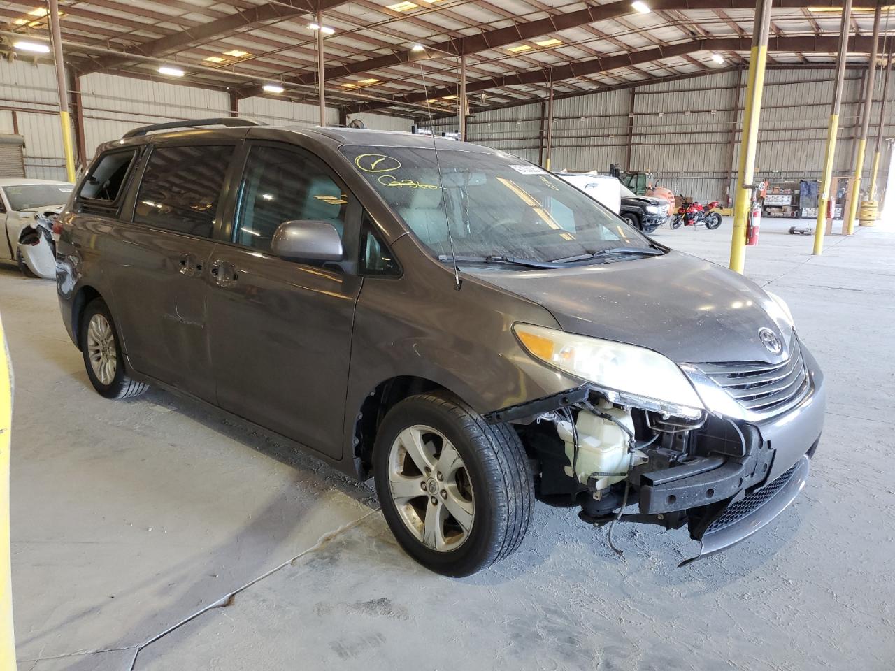2012 Toyota Sienna - Image 4