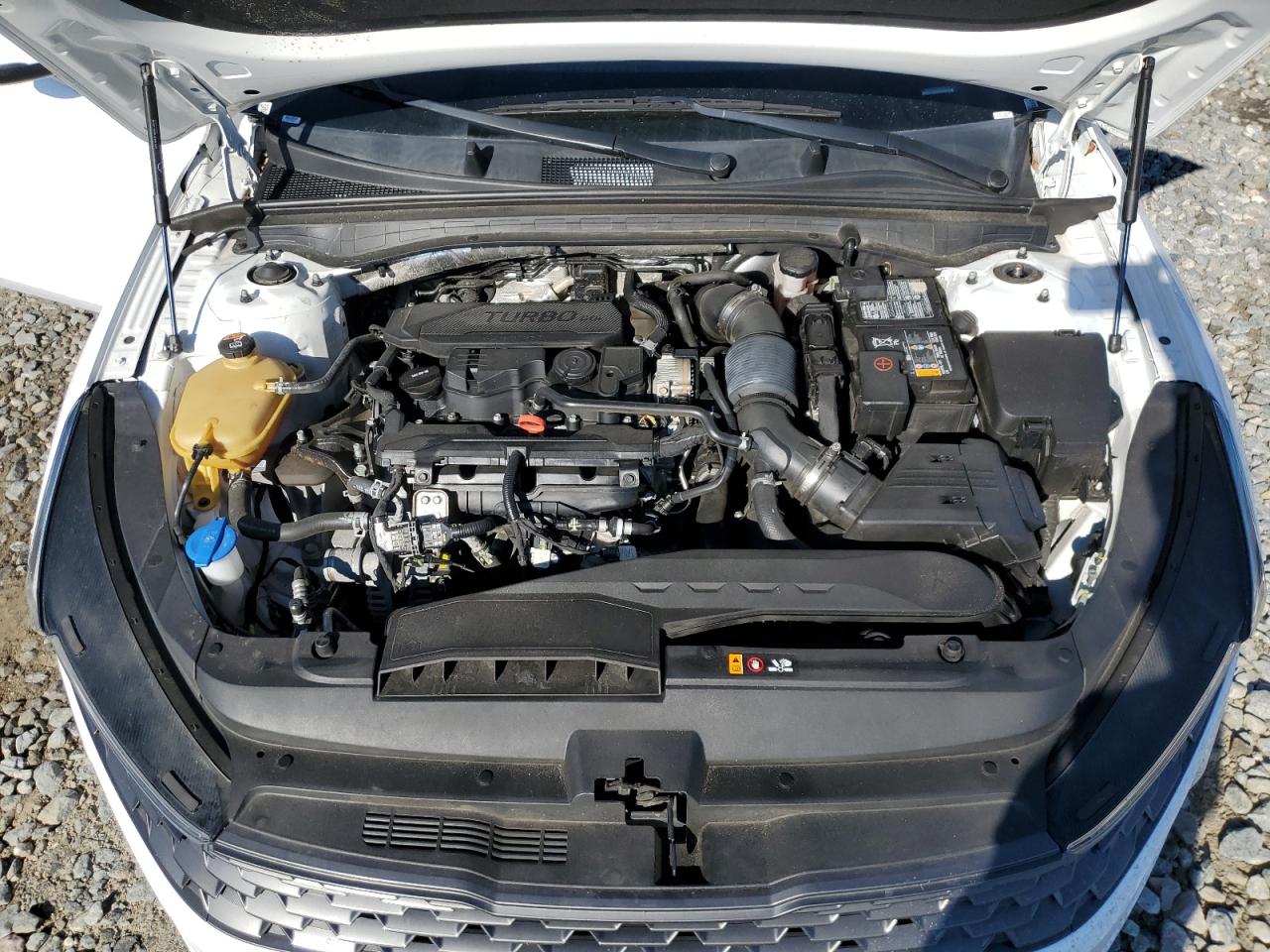2022 Kia K5 - Image 12