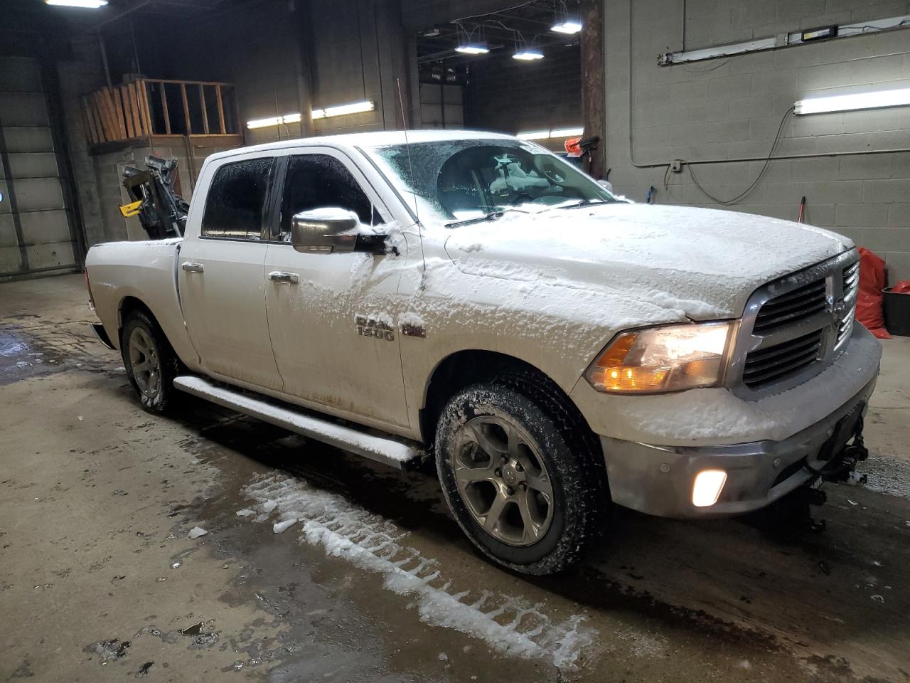 2016 RAM 1500 - Image 4