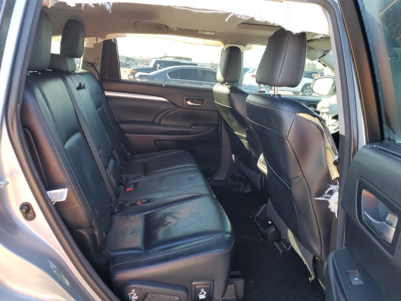 2015 Toyota Highlander - Image 11
